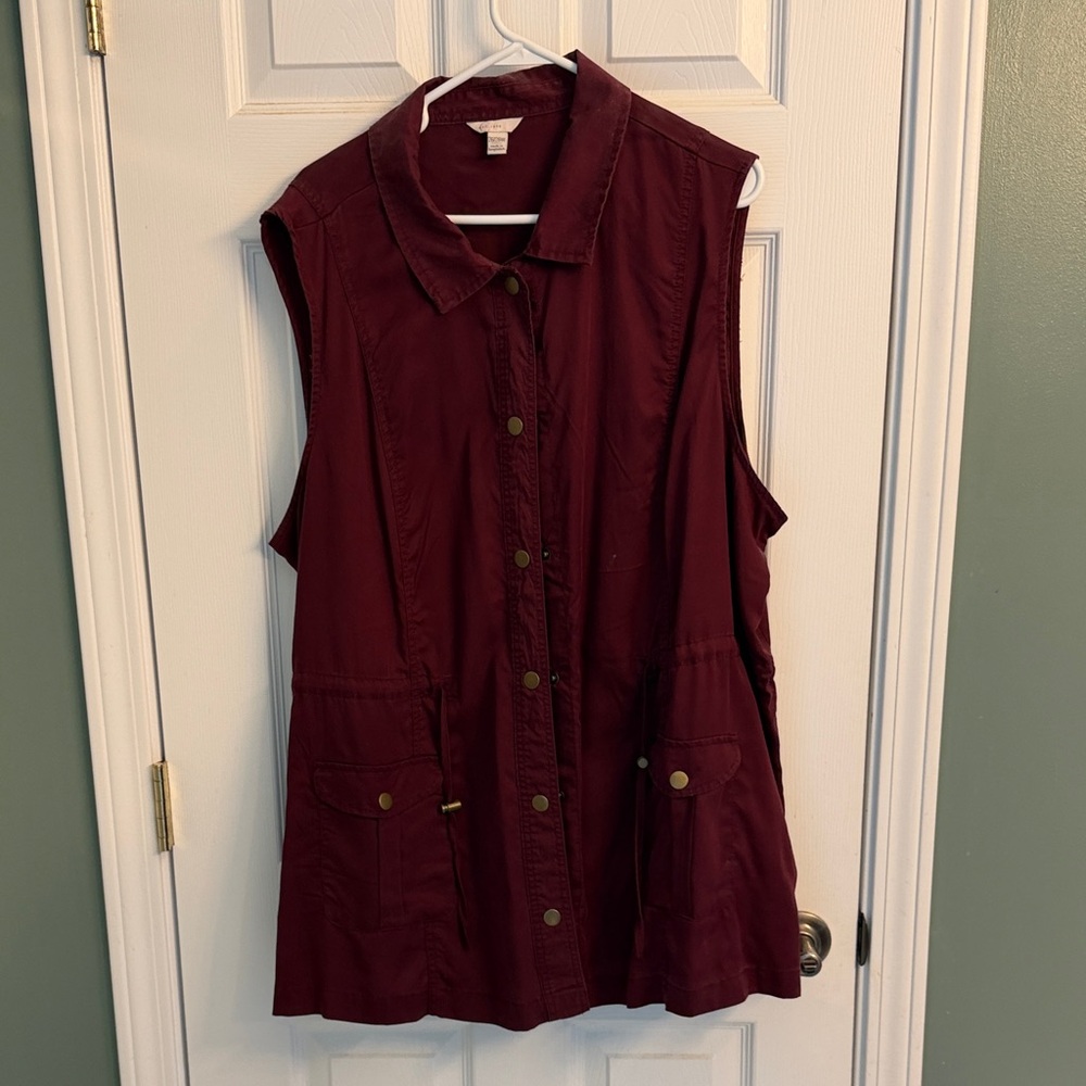 Button-Front Sleeveless Utility Tunic Vest in Deep Wine